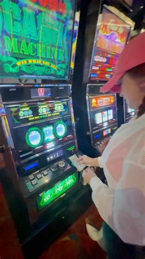 Let’s Make Cash Machine Pay 💰 | Slot Hopper