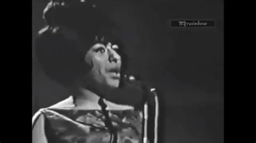 The chiffons he's so fine 1963 Op 30 Maart 1963 komen The Chiffons op de eerste plaats van de Billboard Top 100 in Amerika, met het nummer He's So Fine. In 1971 wordt George Harrison ervan beschuldigd He's So Fine gebruikt te hebben als voorbeeld voor zijn hit My Sweet Lord. Op 31 Augustus 1976 verliest George Harrison, in een rechtbank in New York, de rechtszaak die in Februari 1971 tegen hem is aangespannen. Volgens Bright Tunes Music is My Sweet Lord gebaseerd op He's So Fine, waarvan zij het