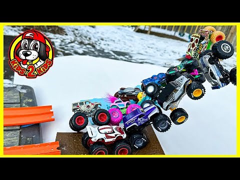 ☃️ Monster Jam & Hot Wheels Monster Trucks RACING 🗻 Snow Mountain Avalanche Run