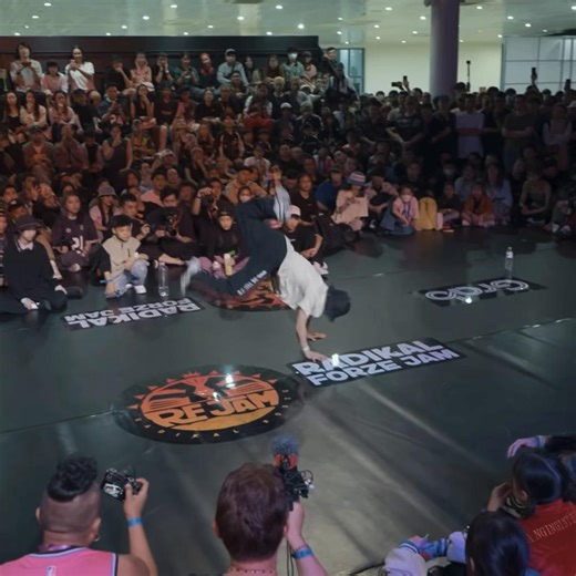 Insane skills #foryoupage #blowthisup #zyxcba #plsdontflop #breakdance | breakdance