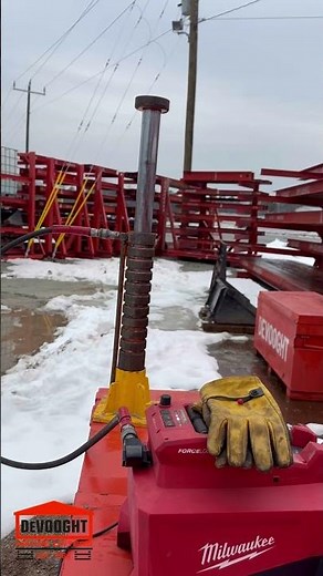 Testing out our JSJS Hydraulic Jacks using our Milwaukee battery powered power-pack! #milwaukeetools