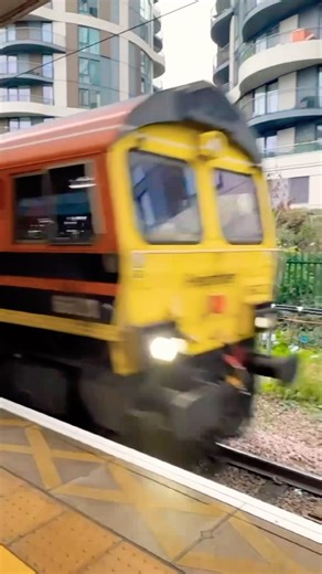 Freightliner Class 66 (66623) Thunders Through Barking
