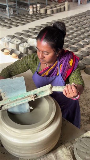 Amazing method of making clay plates. #foryou #viral