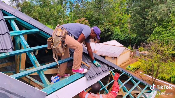 musa the King of roofing (@musakitumi)’s videos with original sound - sarikokifilmsproducer.