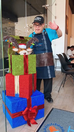 2.5K views · 102 reactions | ¡Es hoy! ¡Es hoy! La navidad llega a Happy Coffee ⭐ ¿Ya probaron nuestro menú navideño?  | Happy Coffee | Facebook