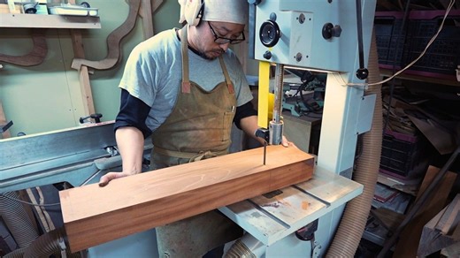 日本原声吉他制琴师历时四个月的特写摄影，直到一块单板变成一把吉他.......