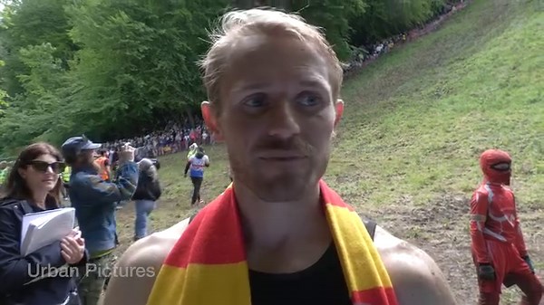 Thrills and spills during Cheese Rolling contest 2024 in the UK. Footage from the annual event which took place on Cooper’s Hill in Brockworth, Gloucestershire, today (May 27). Among the winners were American Abby Lampe who won the Women’s Cheese Rolling race for the second time. Among the men’s winners were German Tom Kopke, from Munich, and Dylan Twist from Perth in Australia. American YouTuber and rapper, Darren Watkins Jr AKA ‘IShowSpeed’ also took part. #CheeseRolling #cheeseroll | Urban Pi