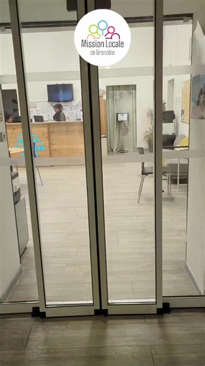 🧝‍♂️💥 Les lutins farceurs débarquent à la Mission Locale ! 🎅 Prêts pour un peu de chaos festif ? #missionlocale #lutinsfarceurs #pourtoi #Fun #grenoble