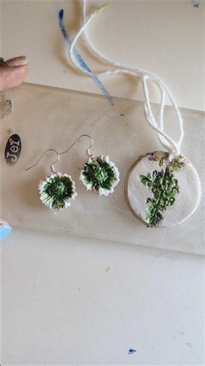 clay pendant 🤩#diy #diykeychain #artandcraft #art #handmadejewelry