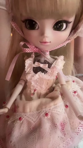 Exploring Miniature Fashion: Pullip Dolls & Lolita Style