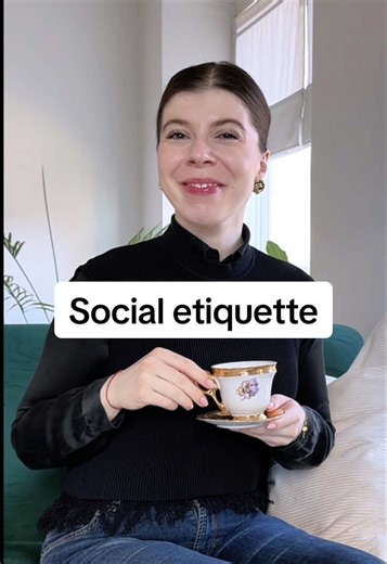 Sneezing etiquette 🤧 Sneezes might be sudden - but how we sneeze is still our choice 🙏 Avoid: ❌ sneezing into your palms ❌ sneezing into the open air Instead: ✅ sneeze into your inner elbow It helps contain germs and keeps your hands clean for everything else (including touching door handles and shaking hands) 🙏 #etiquette #modernetiquette #etiquettetips #socialetiquette #goodmanners