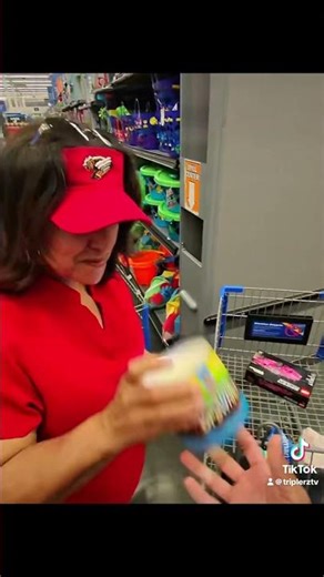 She picked the bad candle lmaoo🤣🤣 #prank #fypシ゚viral #fartsprayprank