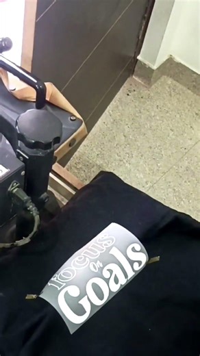 From design to T-shirt in seconds ⚡Custom printing available.📩 DM to print your own T-shirt.