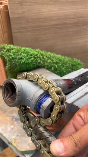 16K views · 53 reactions | The tool that replaces many wrenches Cat’s paw: total versatility #GarageNY #UniversalTool #DIYWorkshop | Tool Titans | Facebook