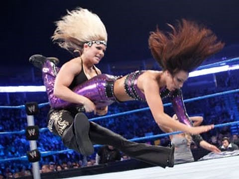 SmackDown: Beth Phoenix vs. Layla