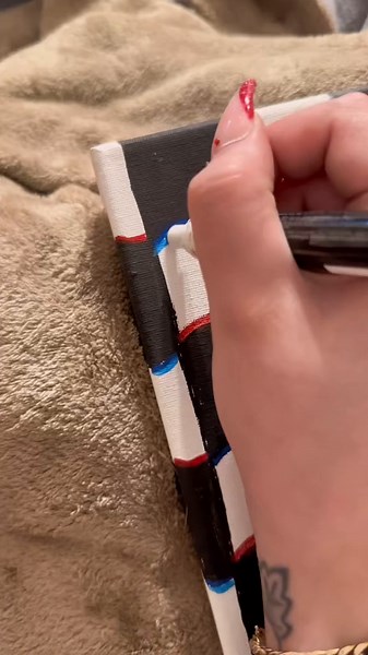 Optical Illusion Painting Techniques: Glitch Art Tutorial