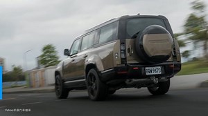 【新車速報】2023 Land Rover Defender 130 X P400試駕！忽有龐然大物拔山倒樹而來！