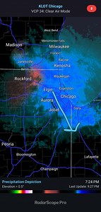 930pm: Snow is starting to exit northeast Illinois but it will continue through the next hour or so. Accumulations should be done by midnight. #ilwx | Northern IL Severe Weather