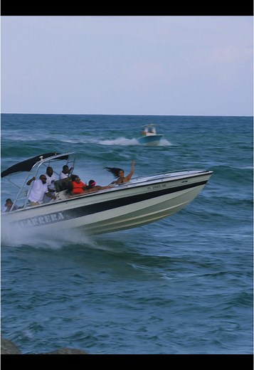 Fearless Boating Adventures in Miami's Waves