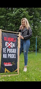 Slušnej rock tě posadí na p*del! Teda na naše lehátko. Najdete ho na našem e-shopu. https://eshop.rockovyradio.cz/ A rovnou odpovíme: Bětka není součástí objednávky. 😁 Jo a jste ve Slušný partě? Pak máte na všechno z e-shopu 15% slevu. https://rockovyradio.cz/slusna-parta/login | Rock Radio