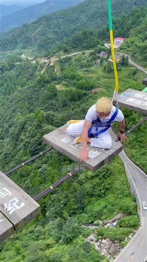 Insane Wind ASMR in High Altitude:Asmr Bungee Jumping
