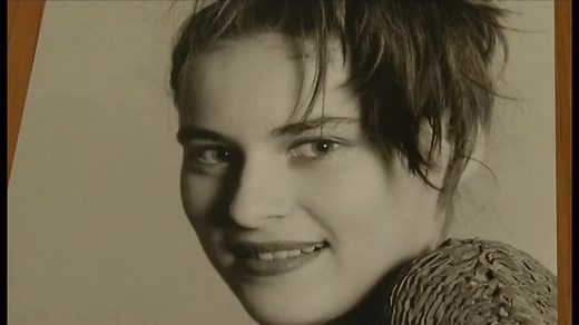 トランプ氏のメラニア夫人　モデルになると決心した少女時代 - BBCニュース