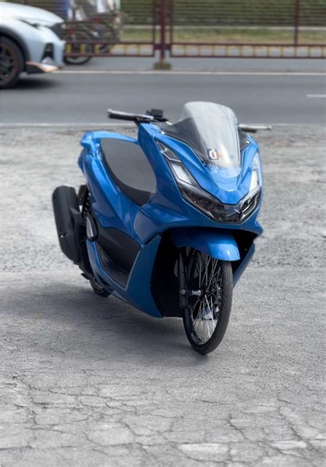 PCX 160 Stylish Modification with 17-Inch Wheels