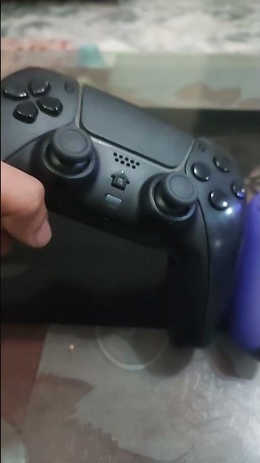fake ps5 controller and orignal ps5 controller comparison