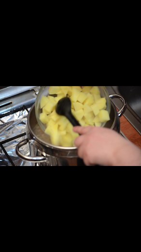 Ciorba cu cartofi: Rețetă simplă și delicioasă