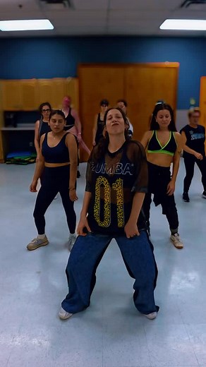 The new Zumba instructors already grooving to the latest Jason Derulo beat 🔥 Les nouveaux instructeurs Zumba déjà sur le dernier beat de Jason Derulo 🔥 Who hurt you (ZIN 120 early release) 🎶 @jasonderulo 🎙️ @mauriceweindel @zumbarisa_zj @g2dance @dahriowonder 🧠 #zumba #zin #zincommunity #zes #zumbamontreal #zin120 #zumbawear @zumbawear @zumba | Edith Bernier Zes