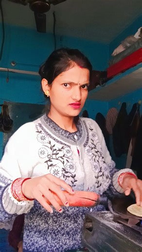 बीवी हो तो ऐसी 🤣🤣🤣🤣 #comedy #viral #funny #youtubeshorts #trending #meenadevi12