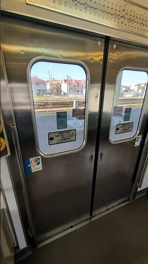 205系3100番台(M15) 半自動ドア開閉(石巻方面から2両目の1番左側ドア) #jr東日本 #205系 #ドア閉 #仙石線 #shorts