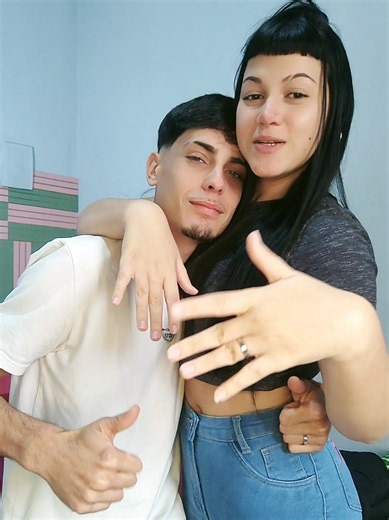 pedido de namoro com aliança: Emily e Matheus comemoram namoro oficial
