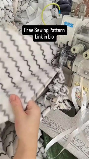 Sewing technique breakdown. Focused on construction, structure, and finishing details. Practical reference for garment makers and pattern designers. Free sewing patterns & tutorials: https://sewinguniverse.com #sewing #sewingtechniques #patternmaking #garmentconstruction #fashiondesign #sewingtutorial #dressmaking #tailoring #coutureskills #handmadewardrobe