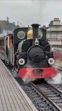 FFESTINIOG RAILWAY: Linda gets into position at Porthmadog