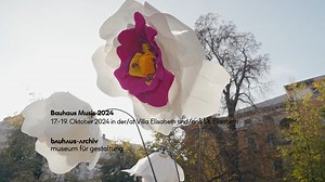 Unser dreitägiges Musikfestival beschäftigte sich mit der Verbindung von Bauhaus und Musik – mit Konzerten und Vermittlungsformaten. Diese Vermittlungsprojekte stellen wir euch hier näher vor. Vielen Dank an das großartige Team unserer Vermittler*innen! ___ Our three-day music festival, focused on the connection between Bauhaus and music – with concerts and educational formats. We present these educational projects in more detail here. Many thanks to the great educational team! ___ Video: Magdal