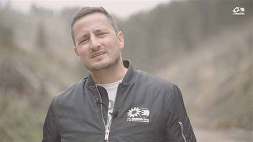 839 reactions · 393 shares | În Făgăraș, zgomotul păsărilor a fost înlocuit de zgomotul drujbelor. Uitați ce am găsit în pădurile României și cum acționează mafia lemnului: | Nicu Ștefănuță | Facebook