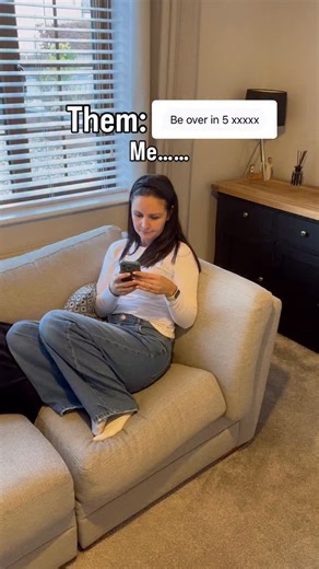 Ffi Bloom on Instagram: "📱 BE OVER IN 5mins - there’s a way to get your heart racing 😆😆😆😆 WATCH UNTIL THE END 😳🫣. 🍒 Sorry but this new floor cleaner from FLASH is literally insane!! It smells incredible and is so quick and easy to use. Also goes amazingly with the flash speed mop 🫶🏽🙌🏽 SMELLS SOOOOOO good! #cleaning #speedclean #cleaningmotivation #cleaninghacks #clean #tipsandtricks"