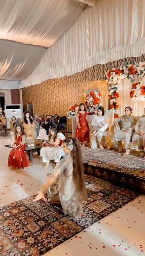 9.2K views · 734 reactions | #dancechallenge #dance #wadding | Kinza Karachi | Facebook