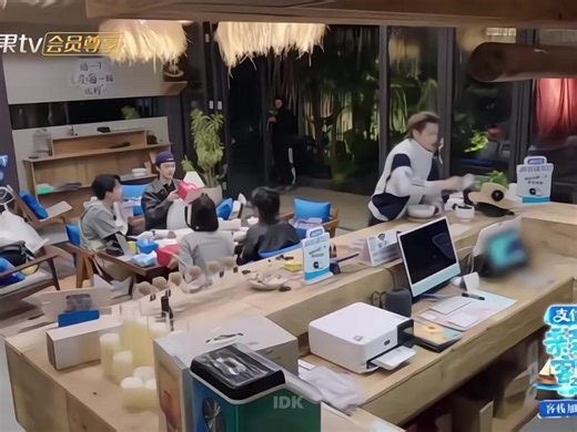 Shen Yue: Exploring Diverse Relationships