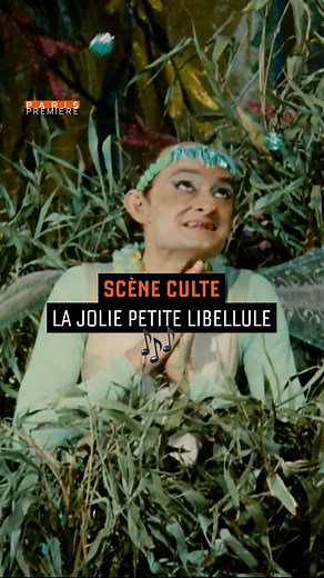 "La libellule" chantée par Sim dans le film "Elle boit pas, elle fume pas, elle drague pas, mais… elle cause !" 😂🎶 "Elle boit pas, elle fume pas, elle drague pas, mais… elle cause !", mardi 29 juillet à 21:00 | Paris Première