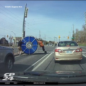 230K views · 1.2K reactions | It's not every day that you see a giant spool of fibre optic cable rolling down a busy street at rush hour. https://www.cp24.com/news/like-a-comedy-show-video-captures-giant-spool-of-cable-slowly-rolling-through-busy-newmarket-intersection-1.6368688 | CP24 Toronto's Breaking News | Facebook