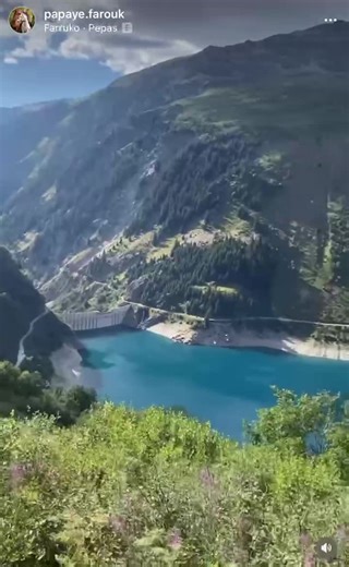 241K views · 11K reactions | Randonnée à couper le souffle 朗 A ne pas regarder si vous avez le vertige a priori 藍 | Papaye, Farouk & Marine | Facebook