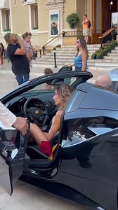 Carros de Luxo e Esportivos para Mulheres Ricas