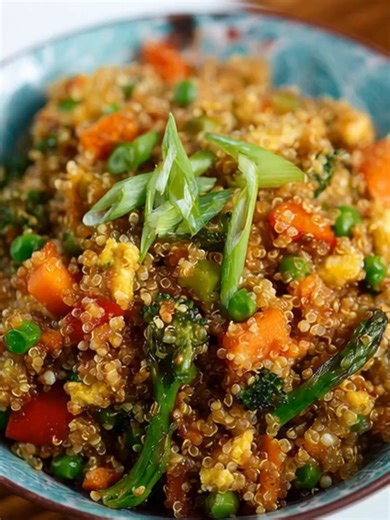 Fried Quinoa with Vegetables Ingredients: 1 cup quinoa, rinsed 2 cups vegetable broth or water 1 tablespoon olive oil 1 small onion, diced 2 cloves garlic, minced ...... Full Recipe in Coʍmеոτ 💬 | Food Lovers