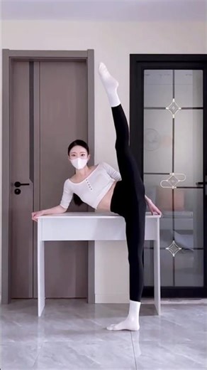 This Woman Proves Flexibility Can Be Trained #short #trendingusa #usashorts