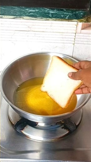 #shorts ब्रेड को तल कर बनाओ एकदम यूनिक ओर नई टेस्टी रेसिपी।#viral #tranding #reels #ytshorts