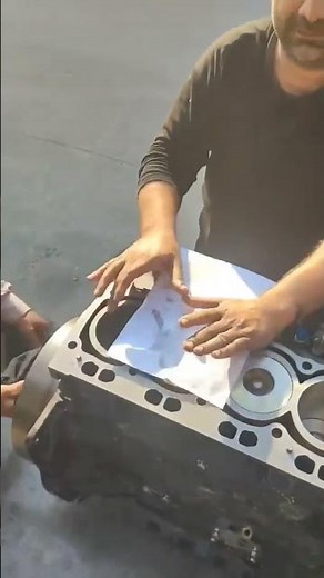 Testing compression by classic method #engine #technology #compression #test