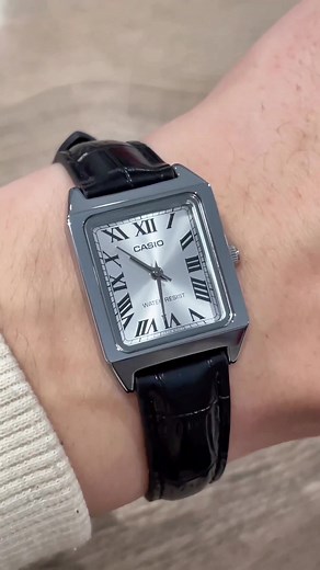 Casio TANK Watch LTP-V007 ⌚️🖤 #casio #casiovintage #casiotank #casiovintagewatch #oldmoney #oldmoneywatches #oldmoneywatch #oldmoneyaesthetic #oldmoneyoutfits #oldmoneyaccessories #oldmoneylifestyle #cartier #cartierwatch #cartiertank #wristwatch #watch #watches #luxurywatches #womenswatches