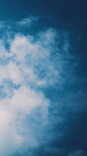 ✈️ A Milestone in Aviation History ✈️ On January 1st, 1914, the world’s first scheduled commercial airline flight took off from St. Petersburg to Tampa, Florida, officially launching modern passenger air travel. 🛫 Distance: 22 miles over water 🛩️ Aircraft: Benoist Type XIV biplane 💨 Speed: 64 mph 💵 Airfare in 1914: ONLY $5.00 ⚖️ A weight surcharge applied if passengers tipped the scale over 200 lbs This historic flight marked the moment passenger service officially began, shaping the future 